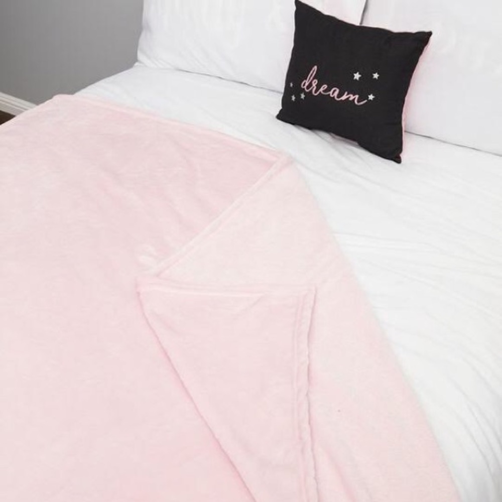 Tilly's Plush Throw Blanket
